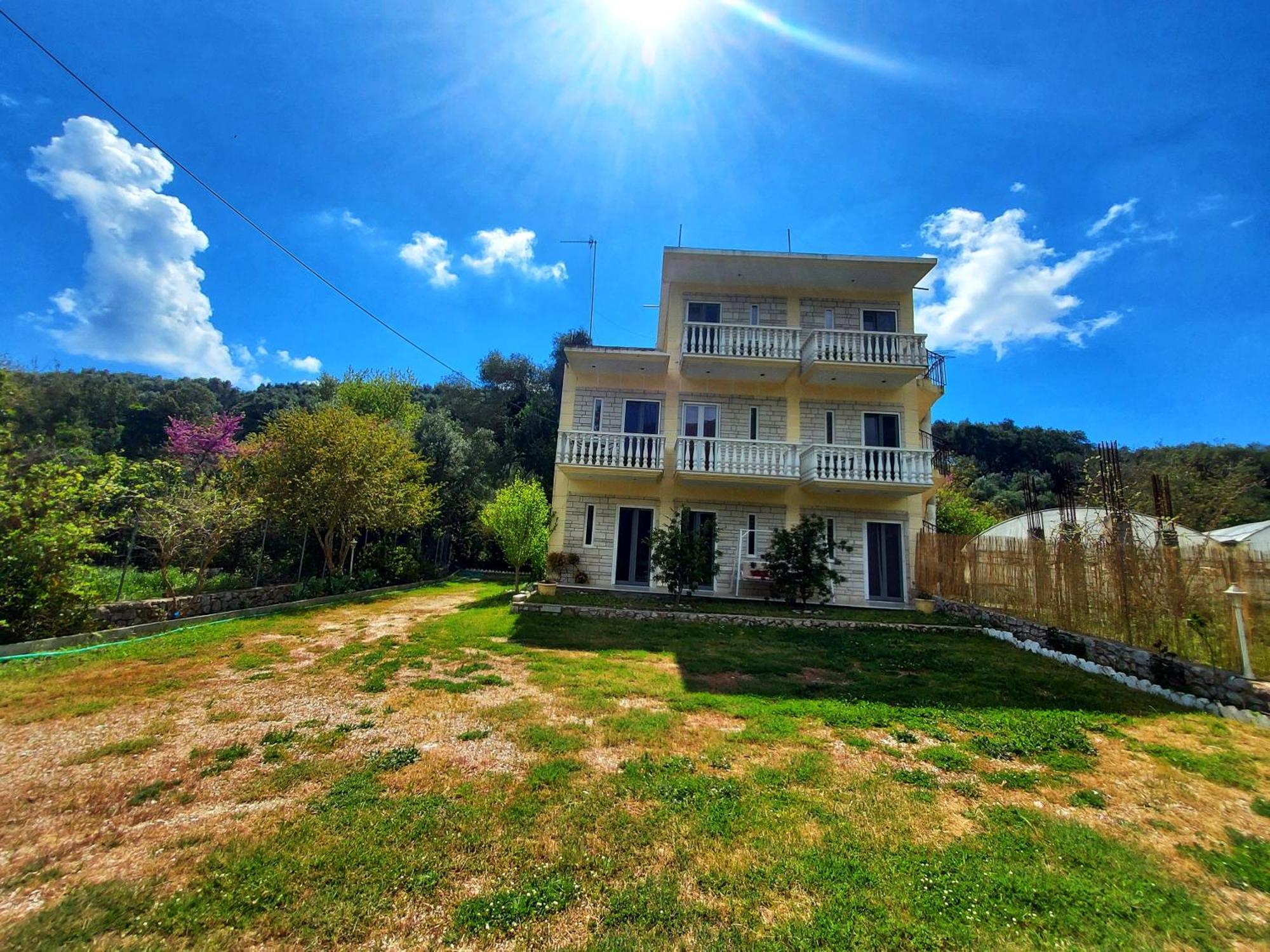 Calma Studios Parga Rum bild